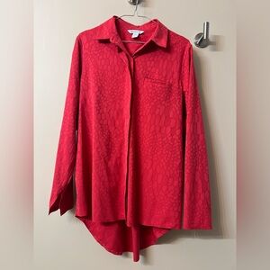 Athleta Size Medium Red Patterned Shirt High Low Hem Split Cuffs Long Sleeve